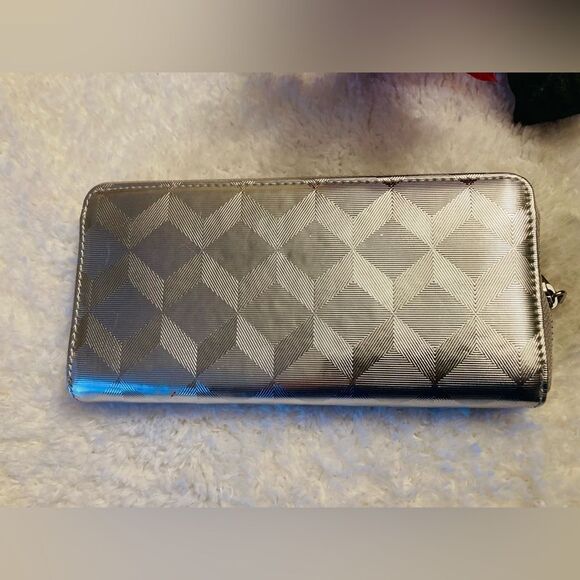 Anne Klein NWT Silver Metallic Wallet - Picture 2 of 11